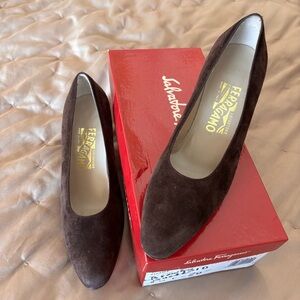 Salvatore Ferragamo Brown Suede Heels Like New Sz 8.5